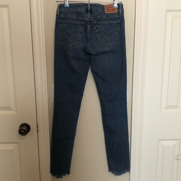 Two pairs of Levi’s Skinny Filiforme jeans. - Picture 4 of 7